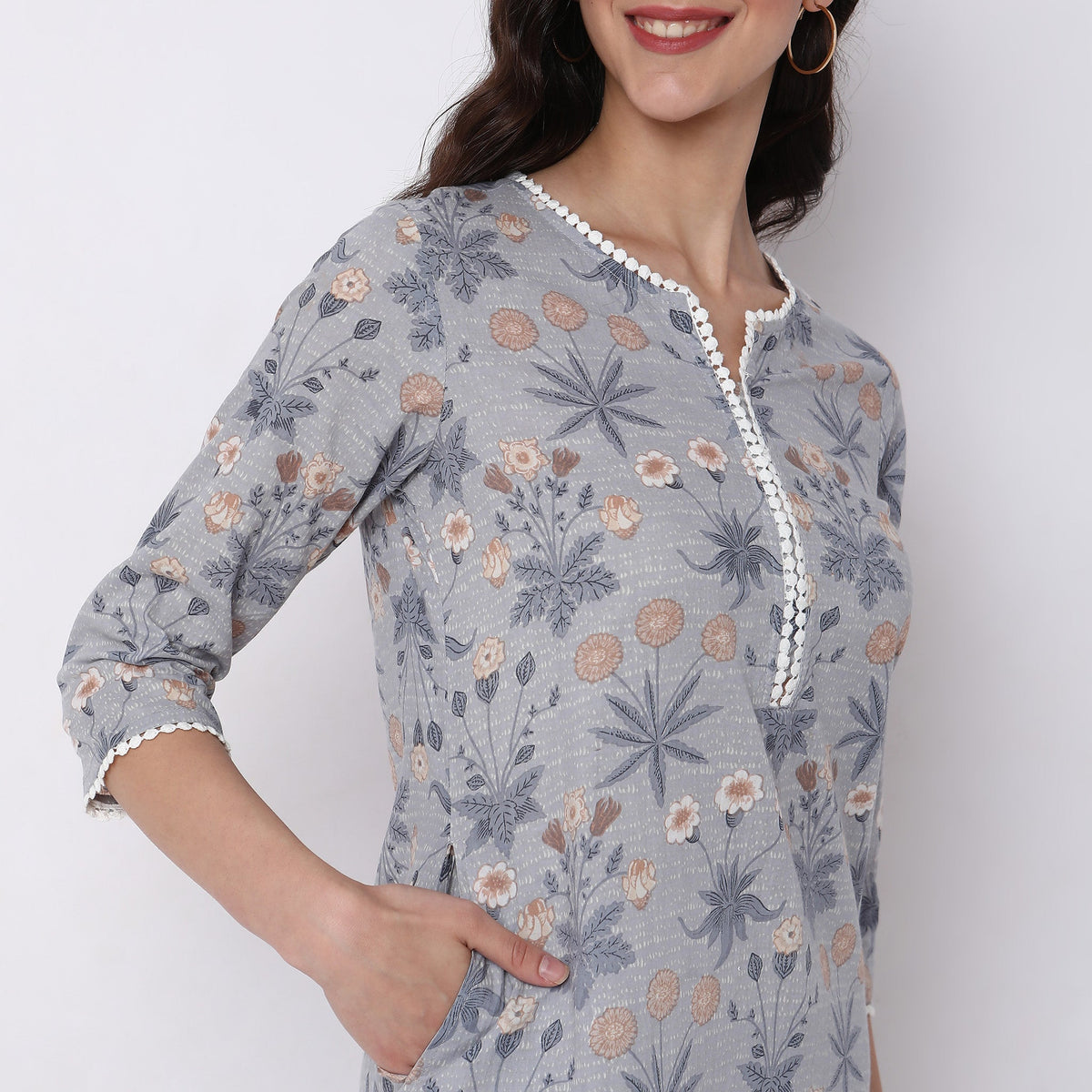 Women Wearing Straight Fit Printed Kurta