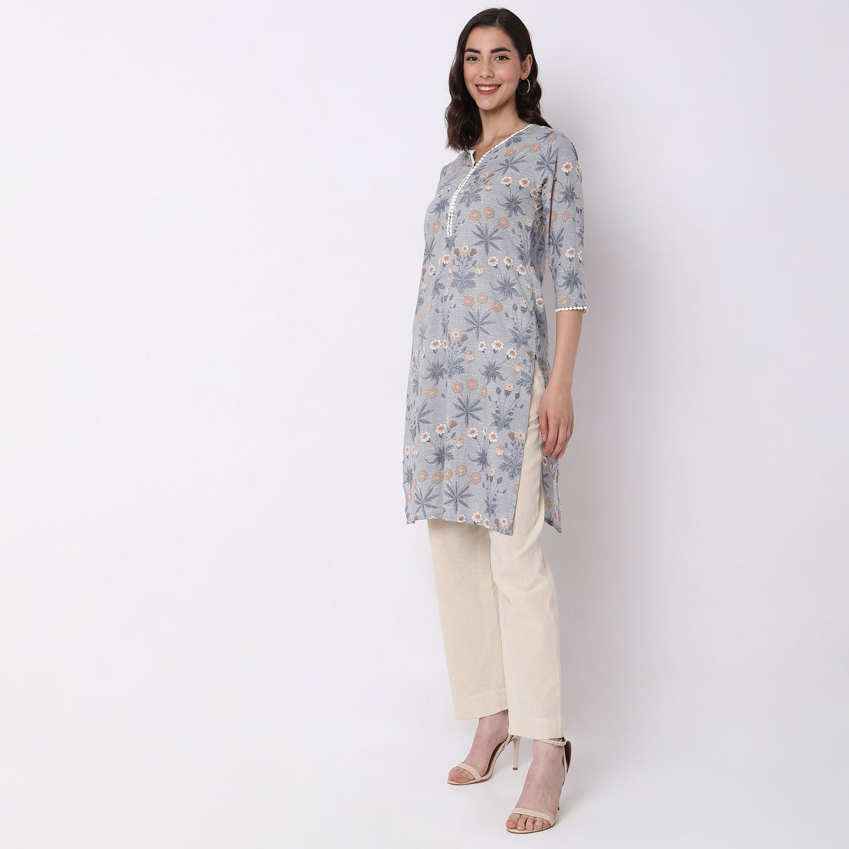 Women Wearing Straight Fit Printed Kurta