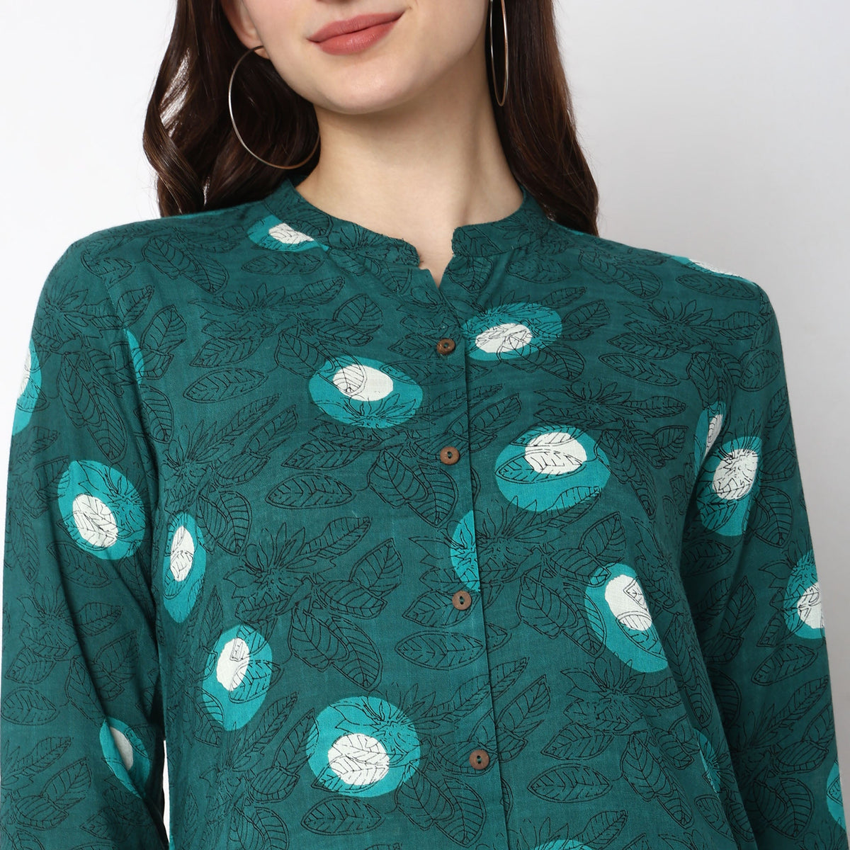 Women Wearing Straight Fit Printed Kurta