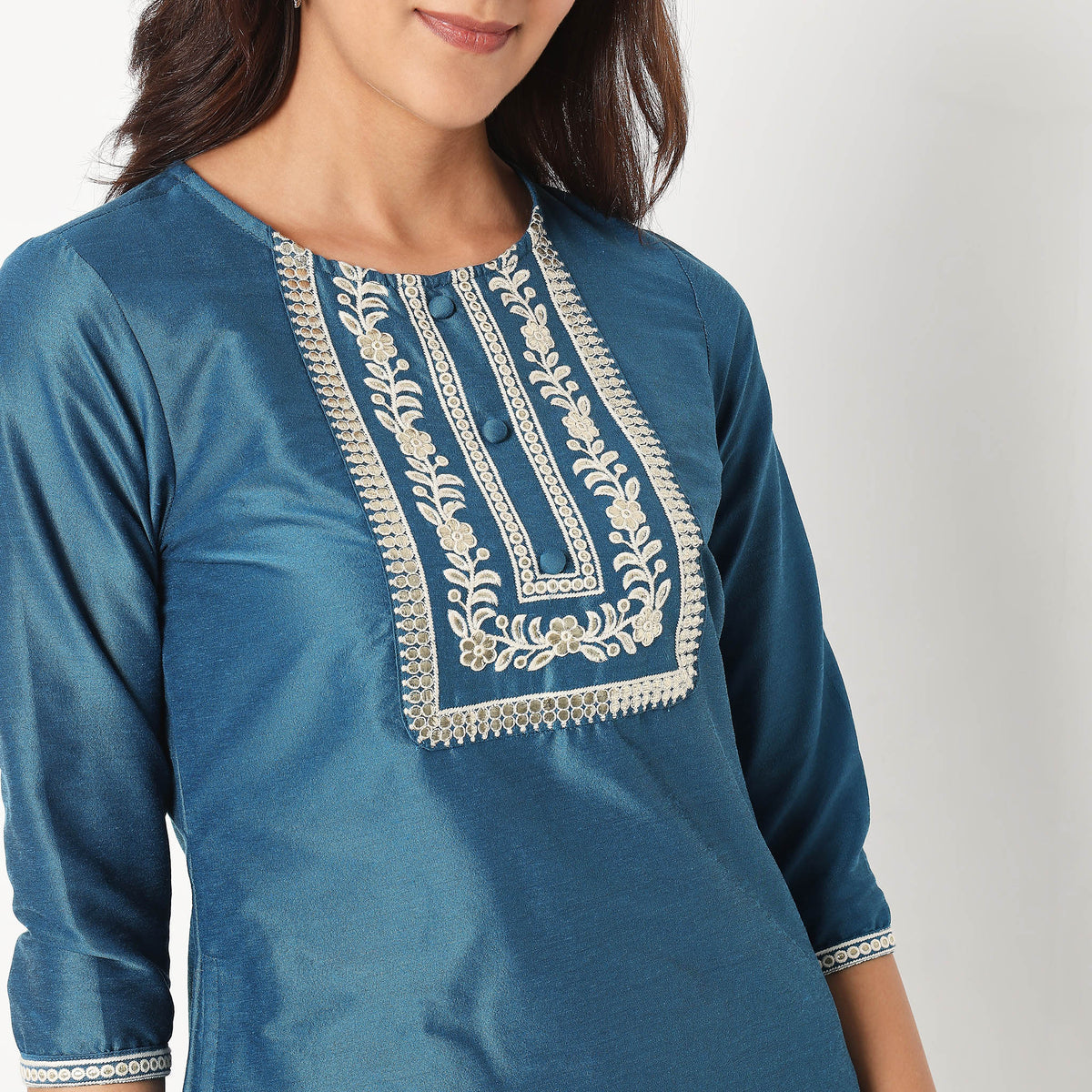 Straight Fit Embroidered Kurta