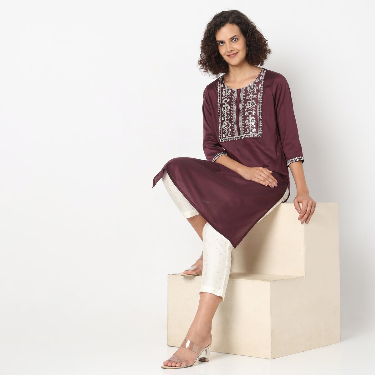 Straight Fit Embellished Kurta