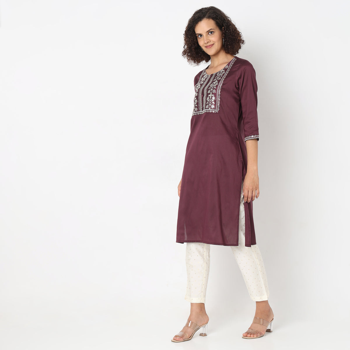 Straight Fit Embellished Kurta