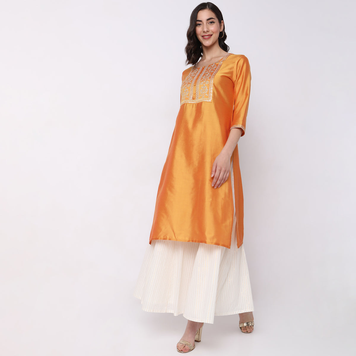 Straight Fit Embroidered Kurta