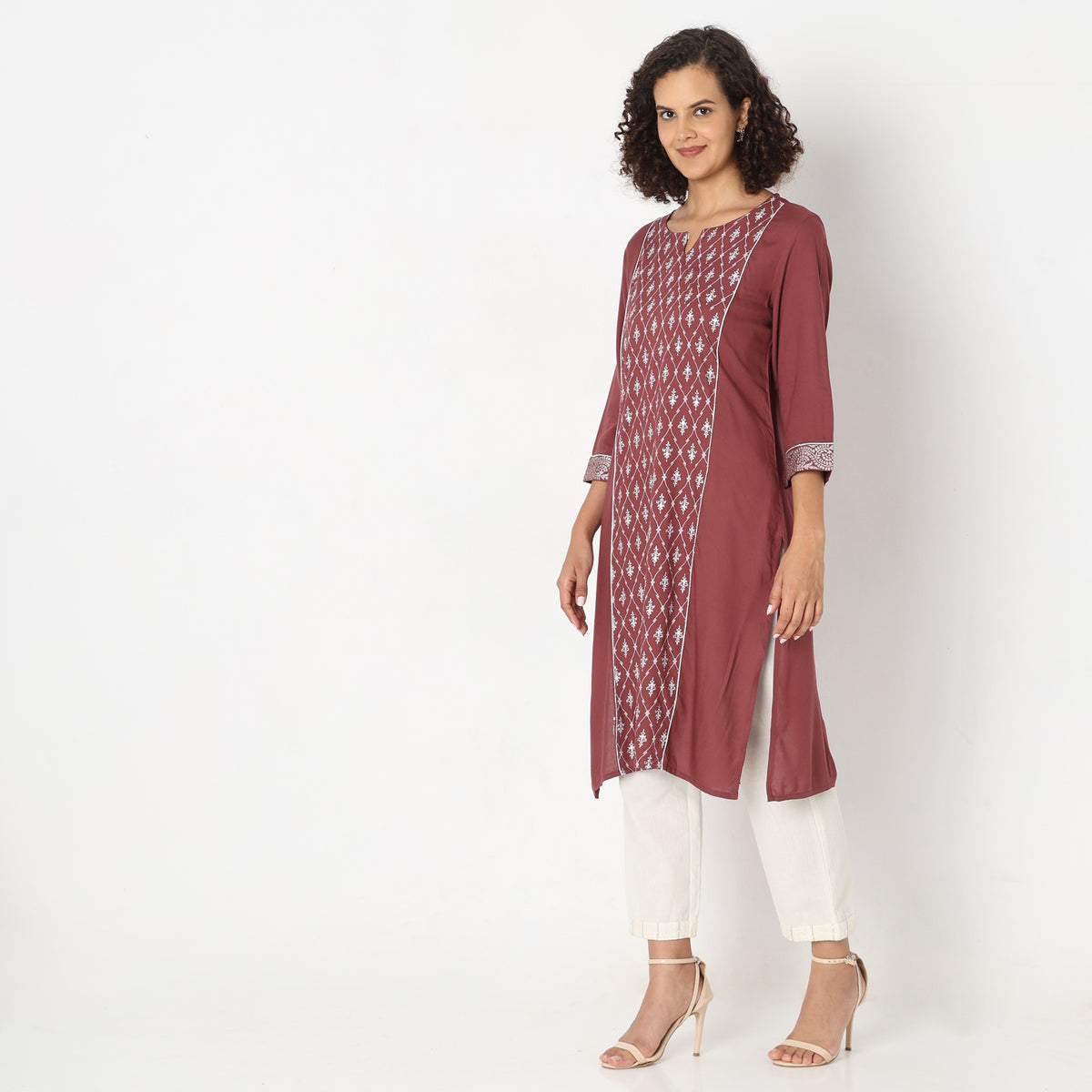 Straight Fit Embroidered Kurta