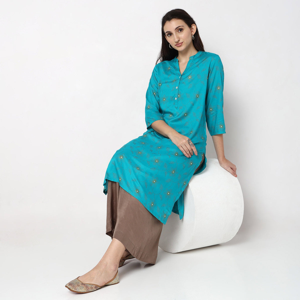 Women Wearing Straight Fit Printed Kurta