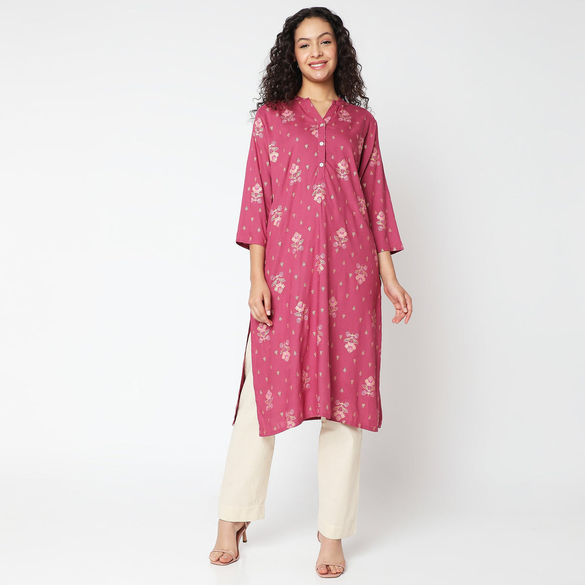 Women Wearing Straight Fit Printed Kurta