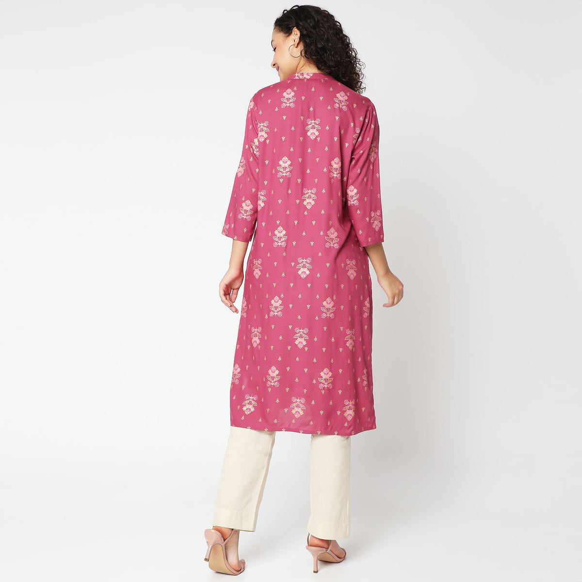 Women Wearing Straight Fit Printed Kurta