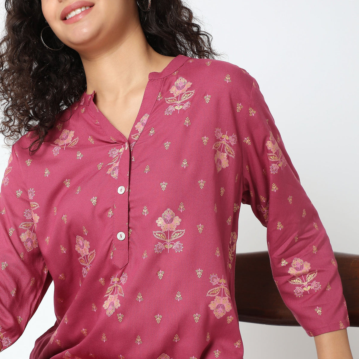 Women Wearing Straight Fit Printed Kurta