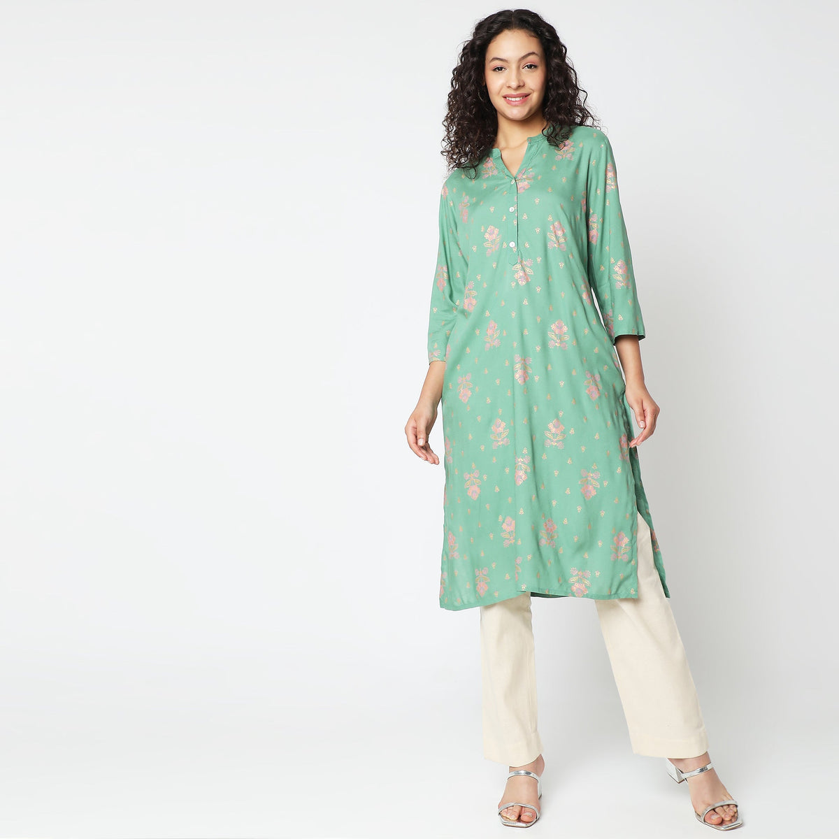 Women Wearing Straight Fit Printed Kurta