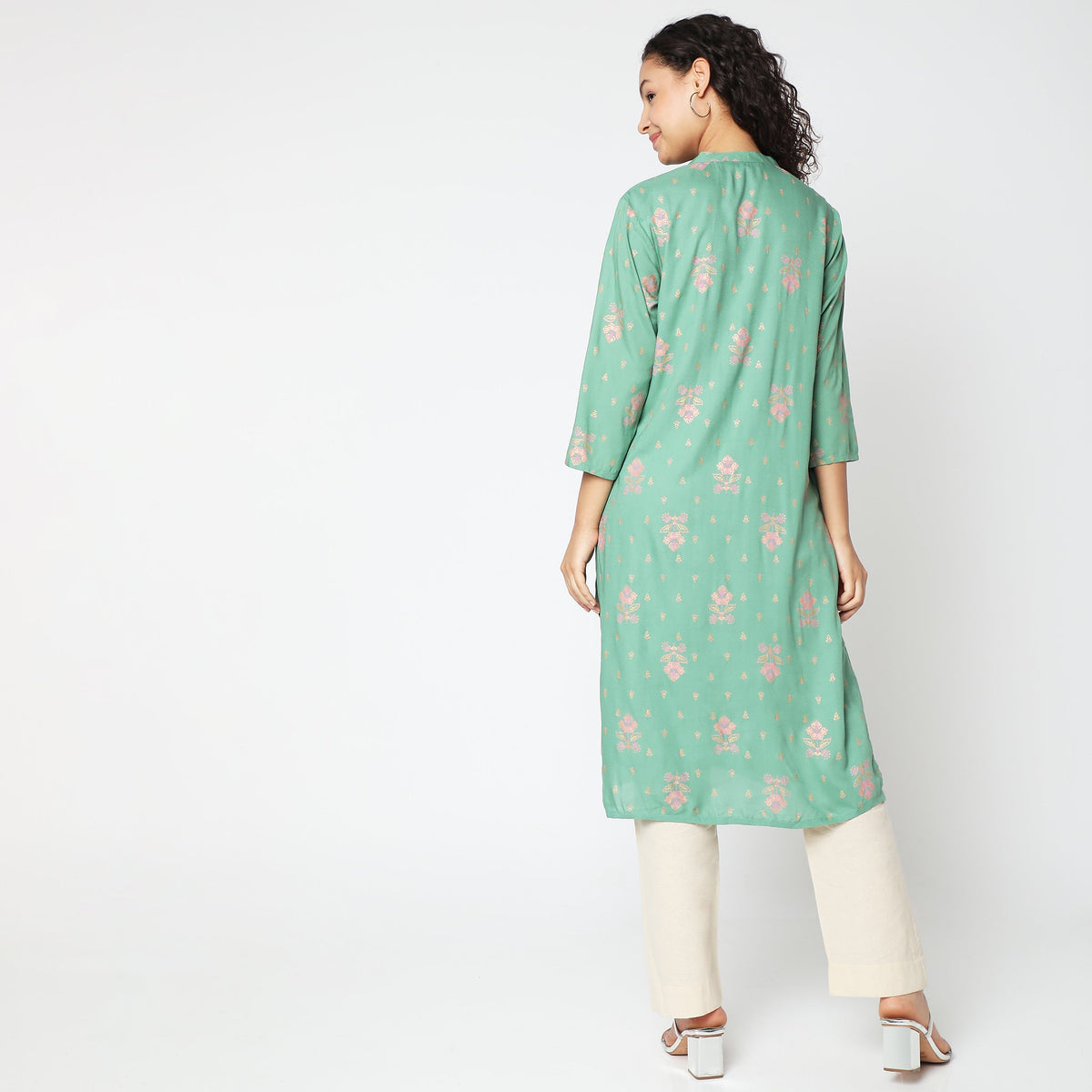 Women Wearing Straight Fit Printed Kurta