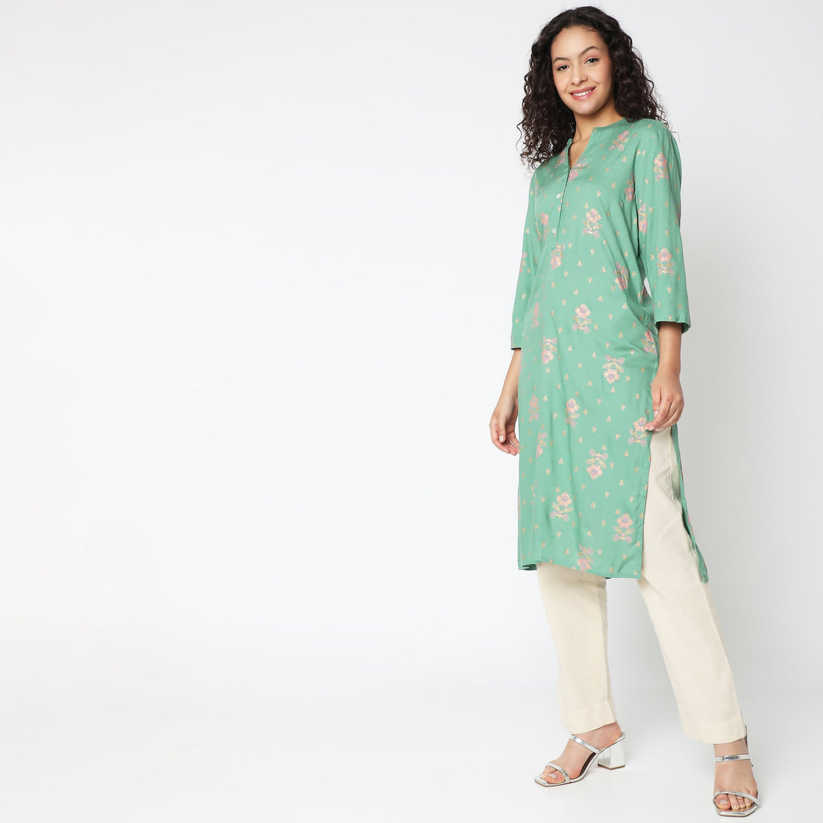 Women Wearing Straight Fit Printed Kurta