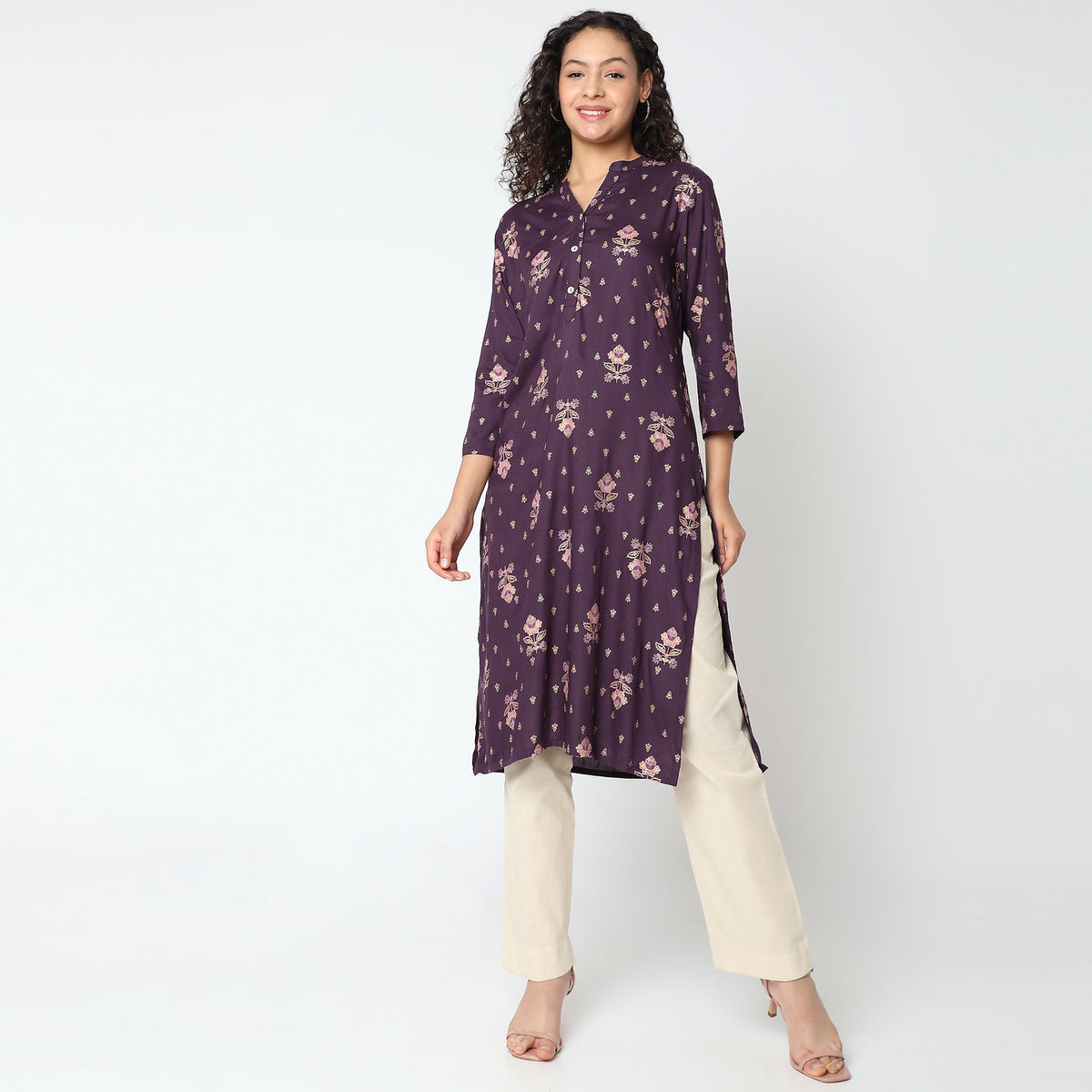 Women Wearing Straight Fit Printed Kurta