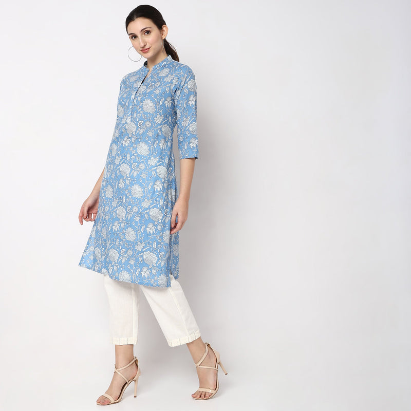 Women Wearing Straight Fit Printed Kurta