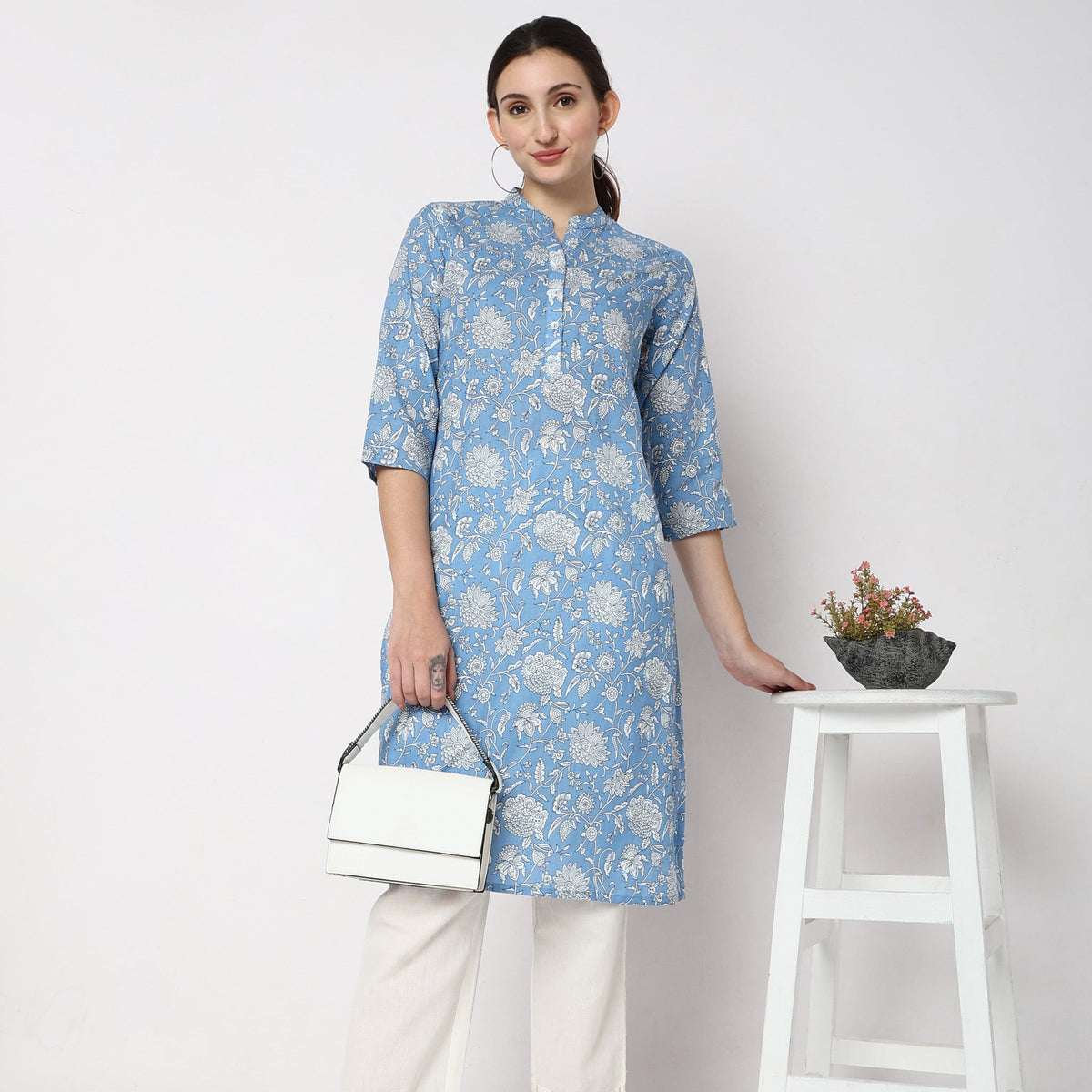 Women Wearing Straight Fit Printed Kurta