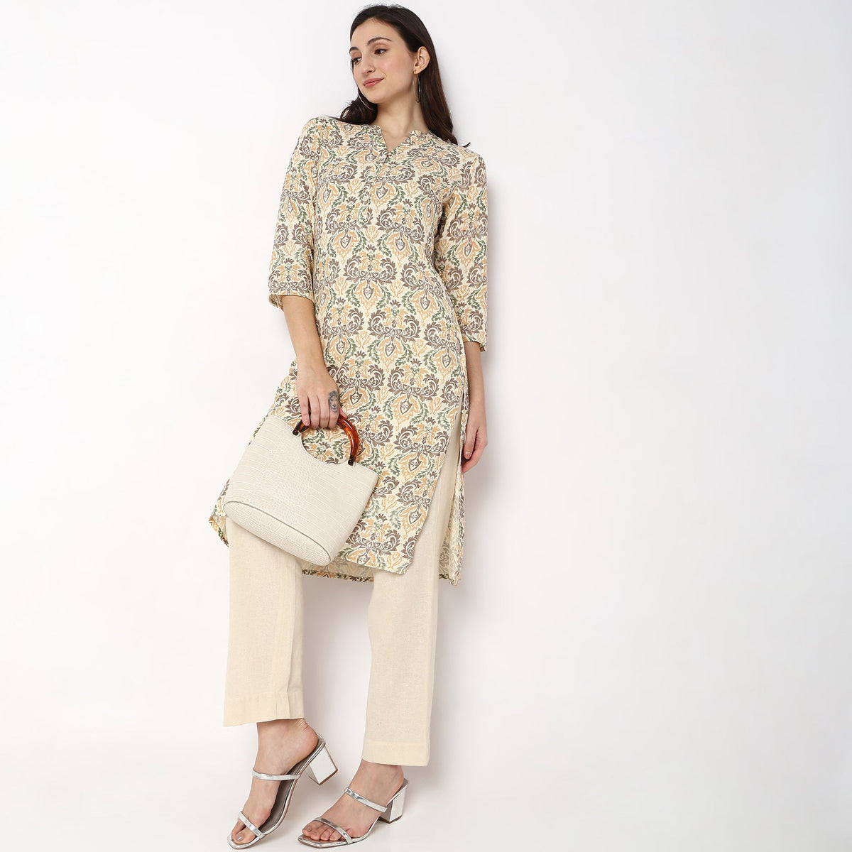 Women Wearing Straight Fit Printed Kurta