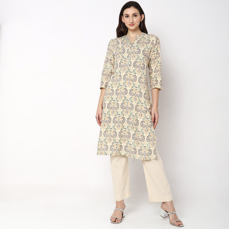 Women Wearing Straight Fit Printed Kurta