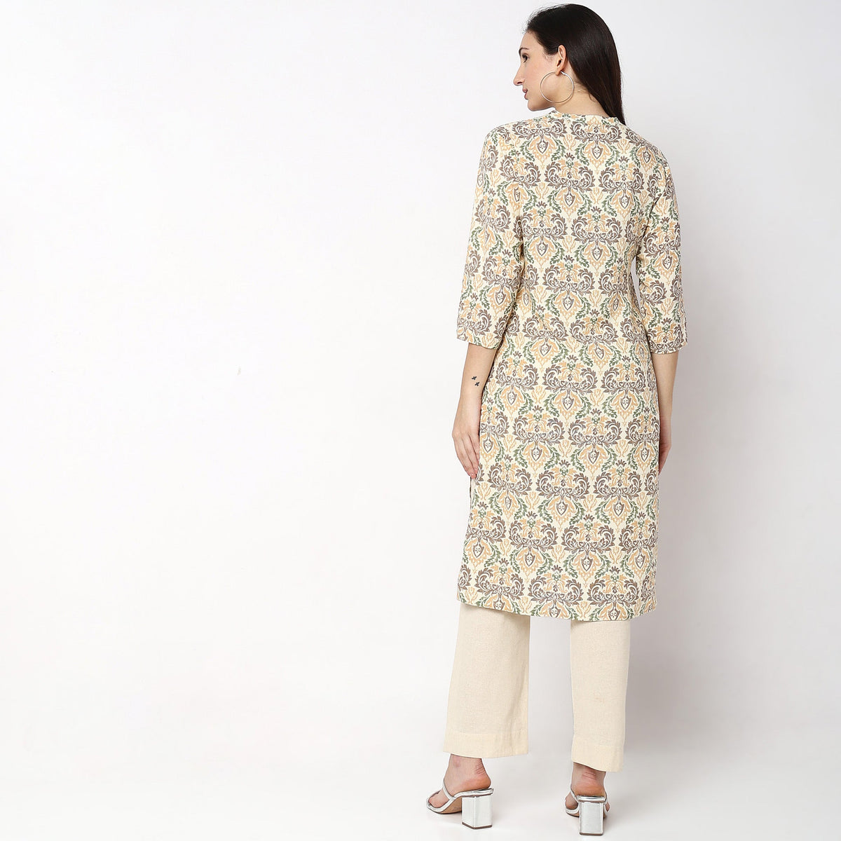 Women Wearing Straight Fit Printed Kurta