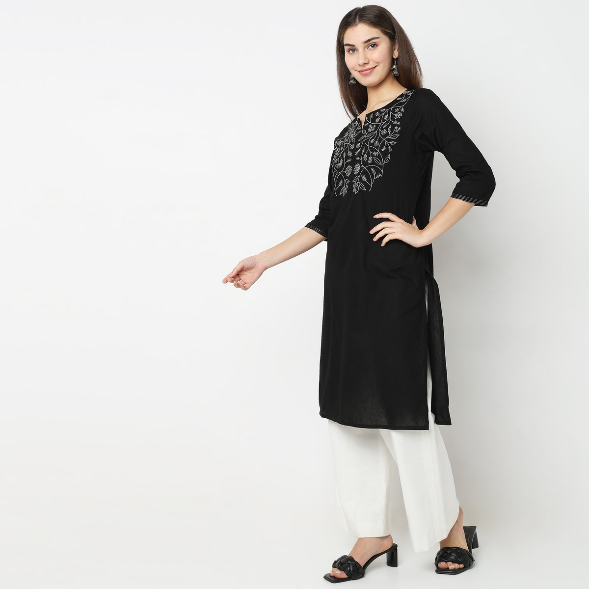 Straight Fit Embroidered Kurta