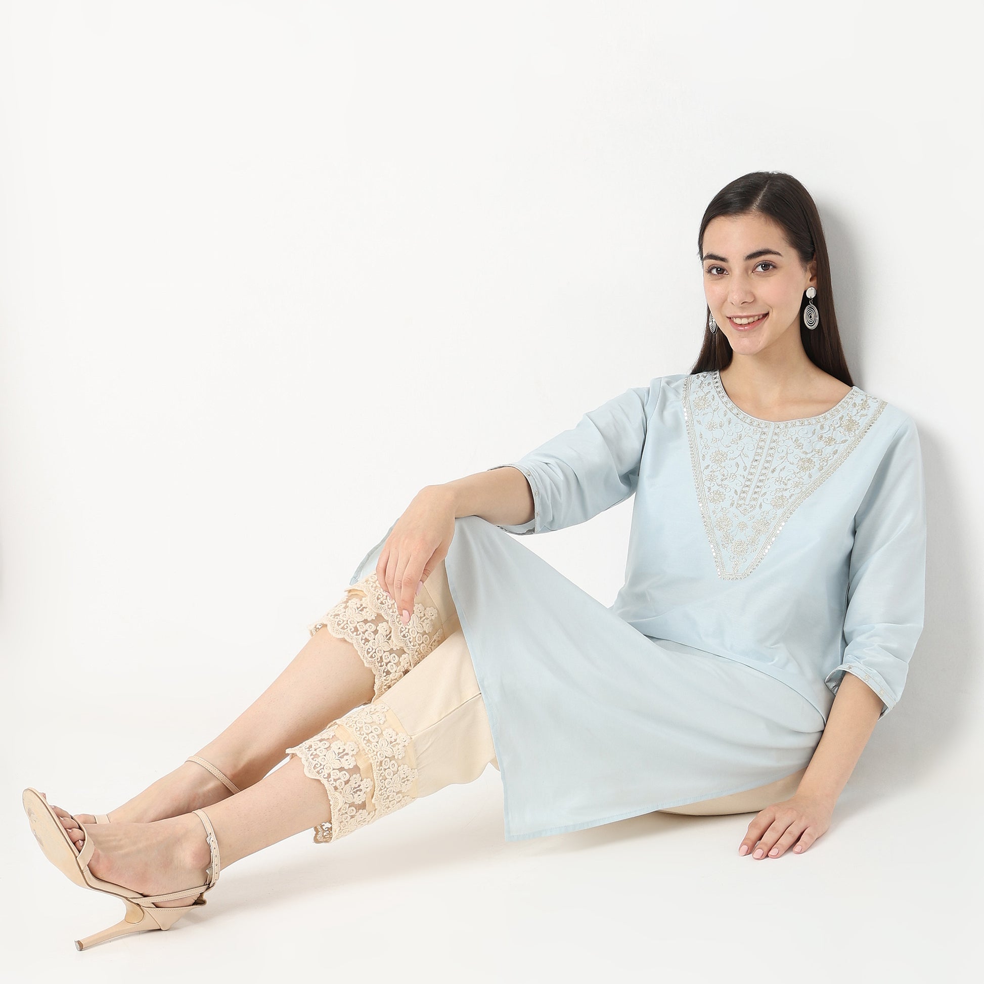 Straight Fit Embroidered Kurta