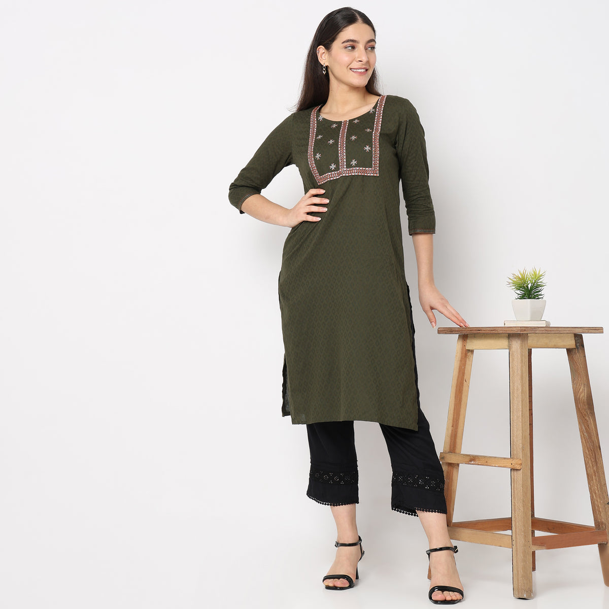 Straight Fit Embroidered Kurta