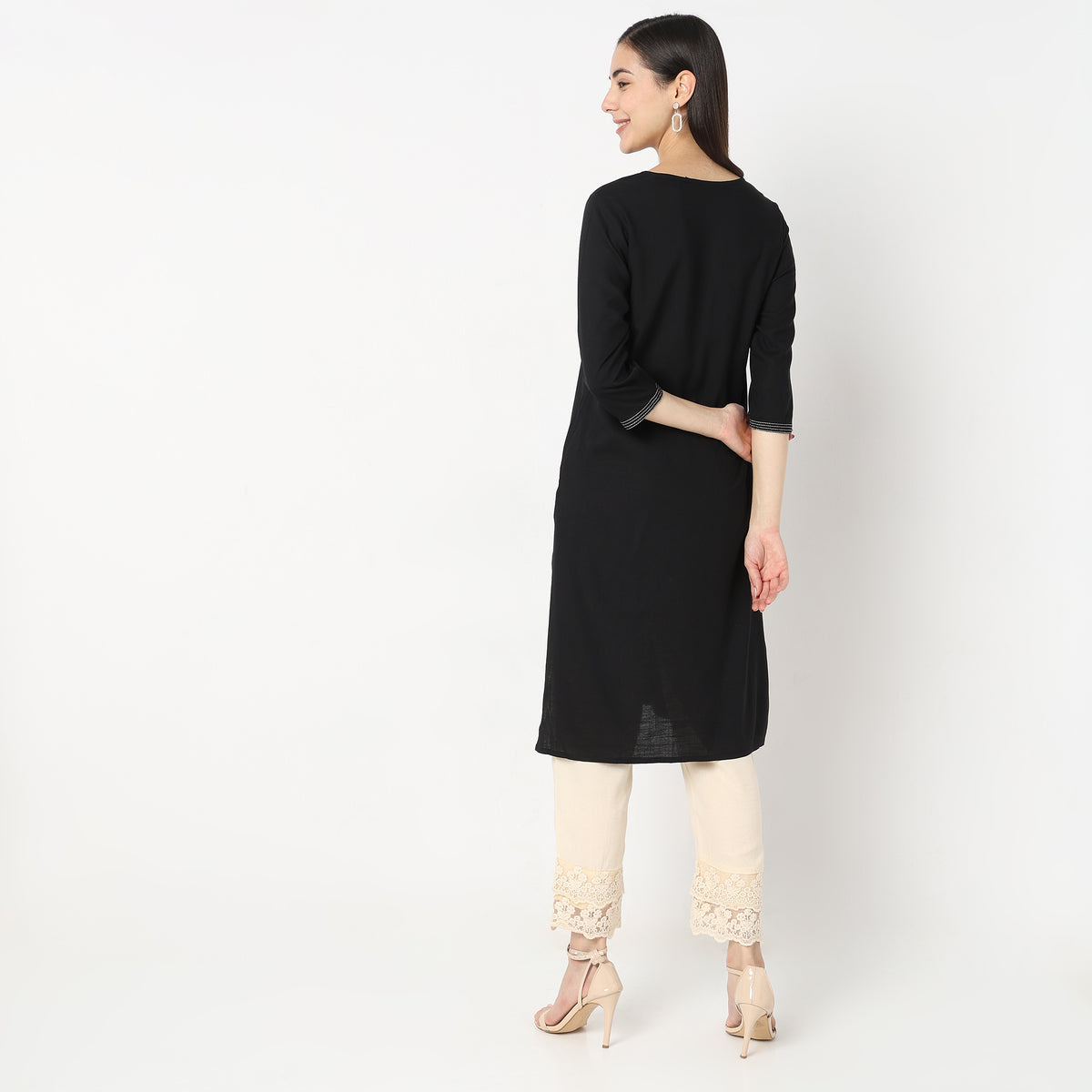 Straight Fit Embroidered Kurta