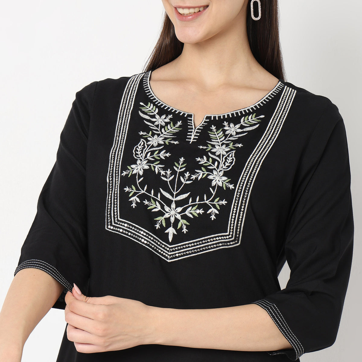 Straight Fit Embroidered Kurta