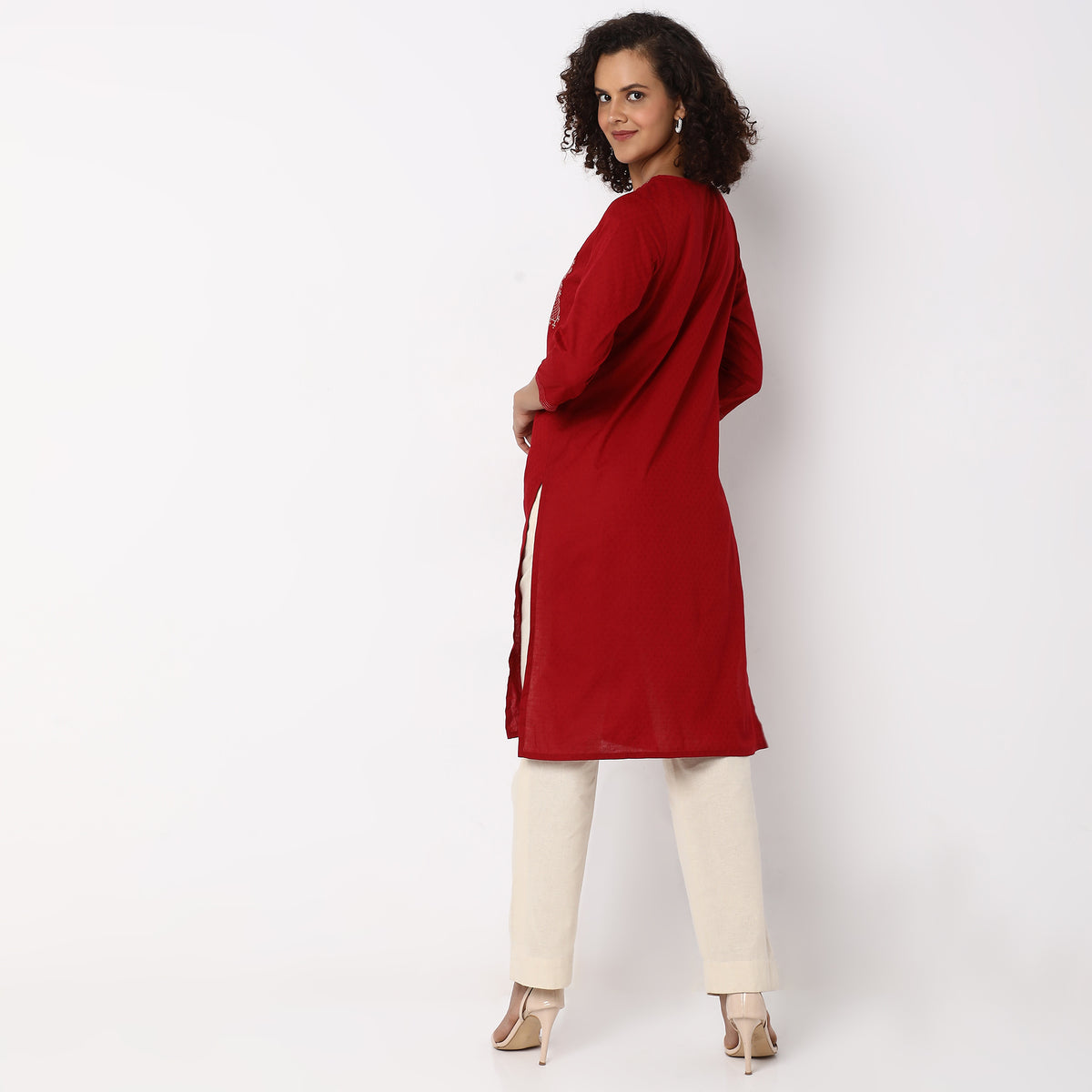 Straight Fit Embroidered Kurta