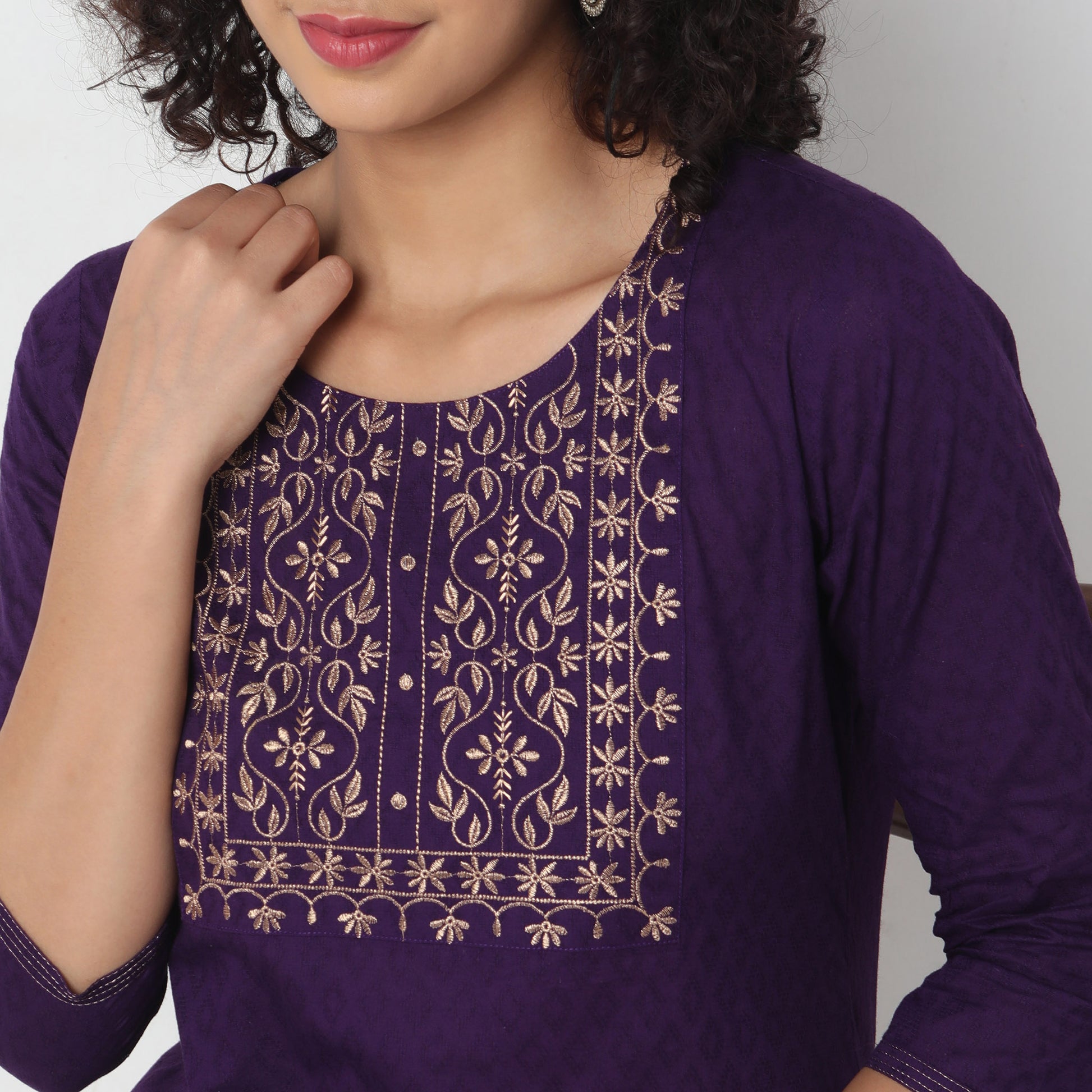 Straight Fit Embroidered Kurta
