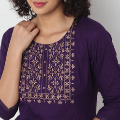 Straight Fit Embroidered Kurta