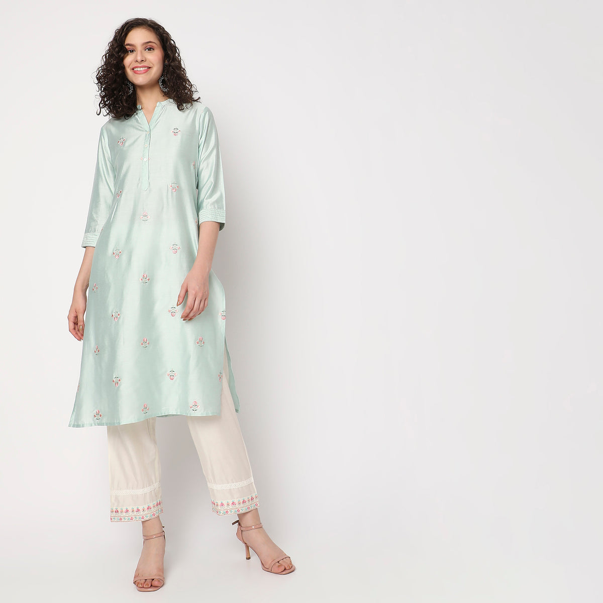 Straight Fit Embroidered Kurta