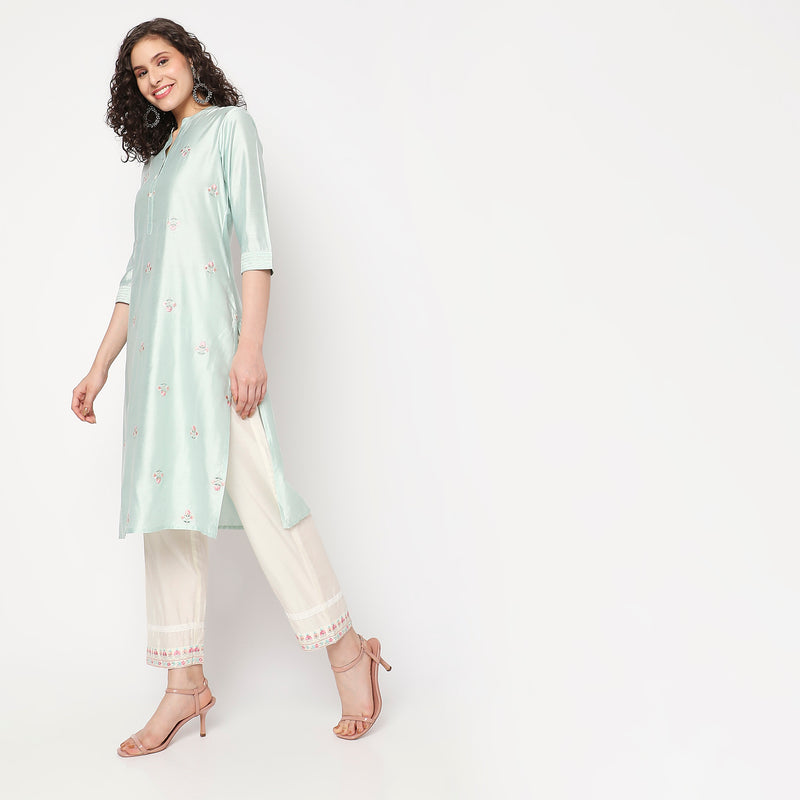 Straight Fit Embroidered Kurta