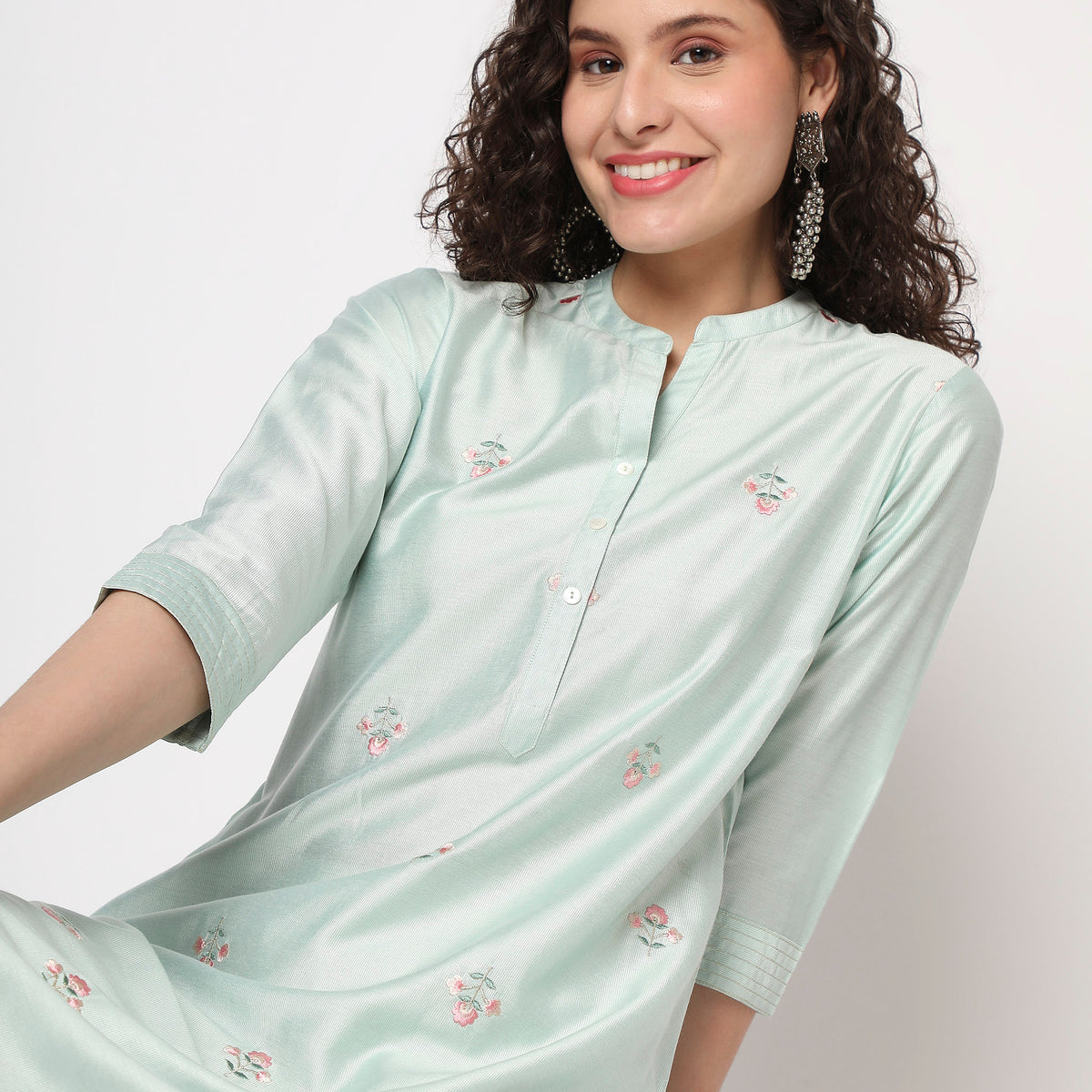 Straight Fit Embroidered Kurta