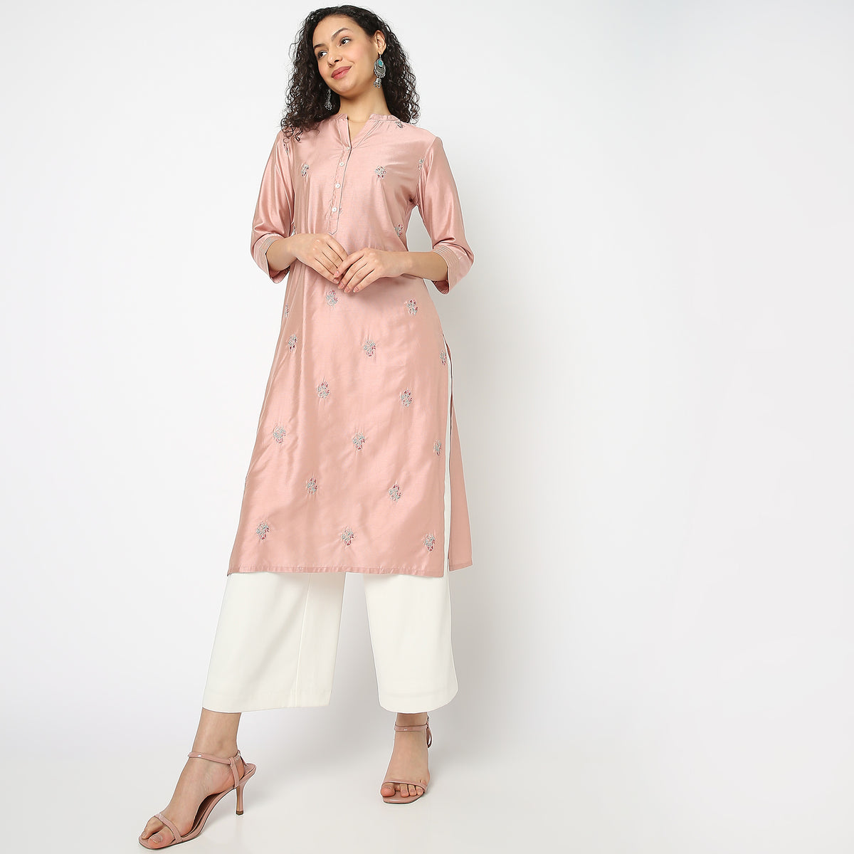 Straight Fit Embroidered Kurta