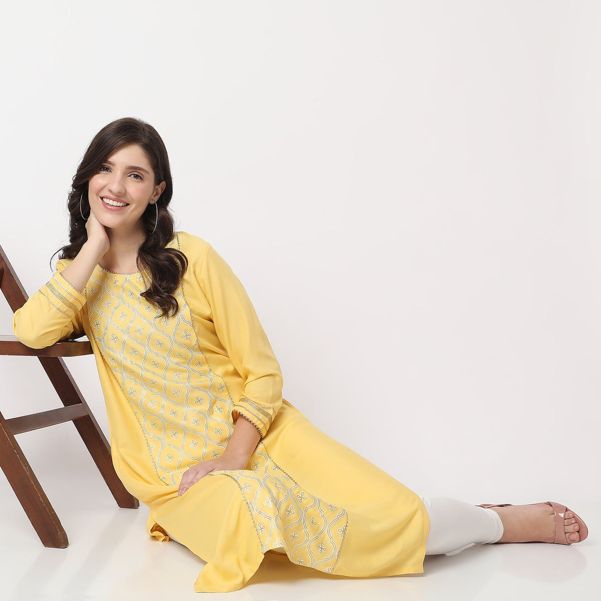 Women Wearing Straight Fit Printed Kurta