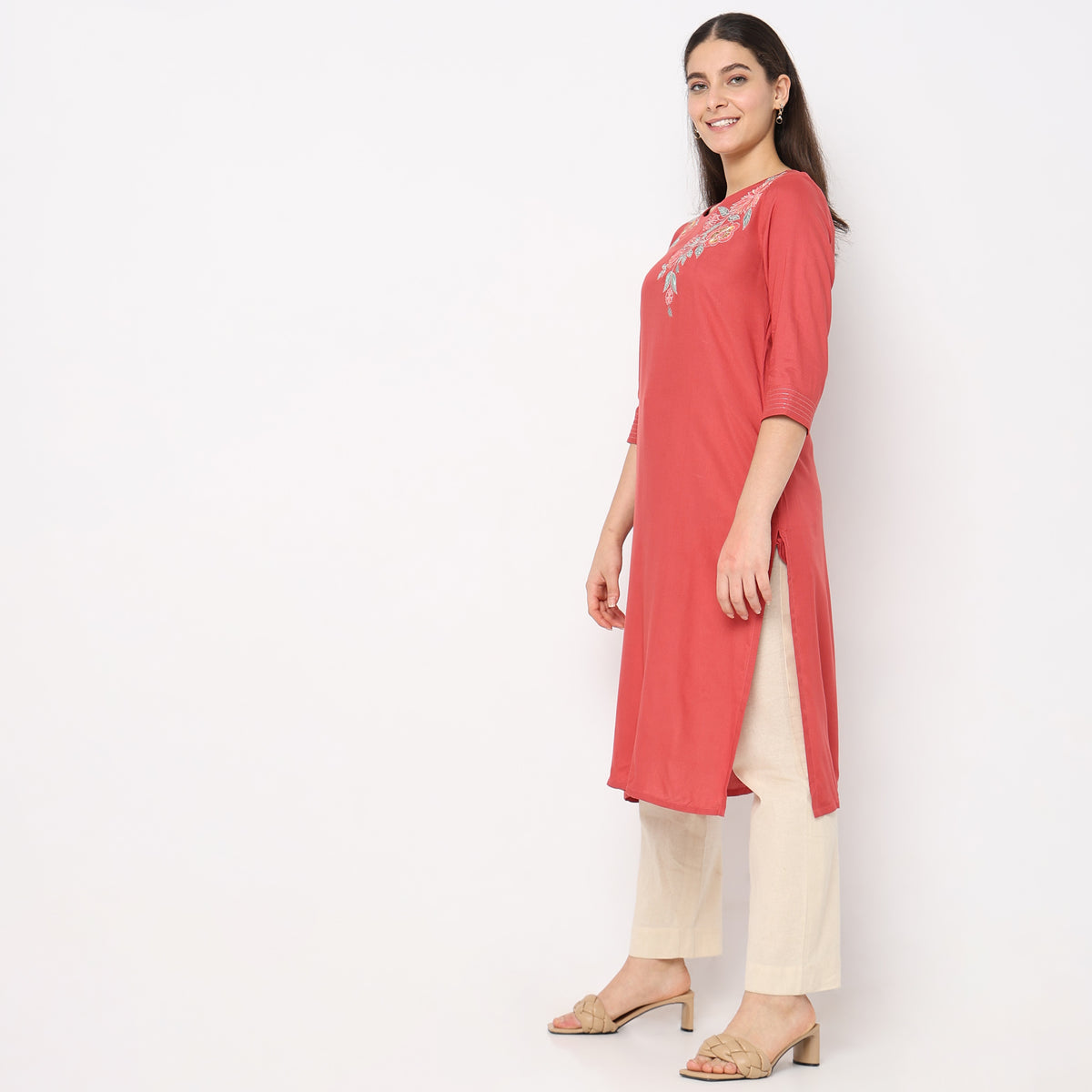 Straight Fit Embroidered Kurta