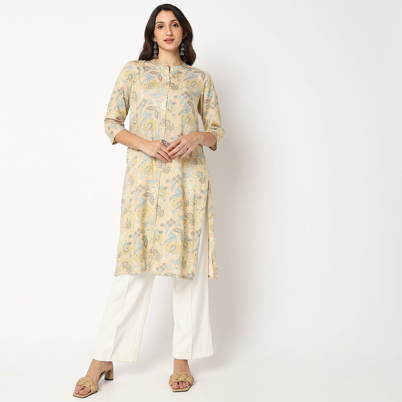 Women Wearing Straight Fit Printed Kurta