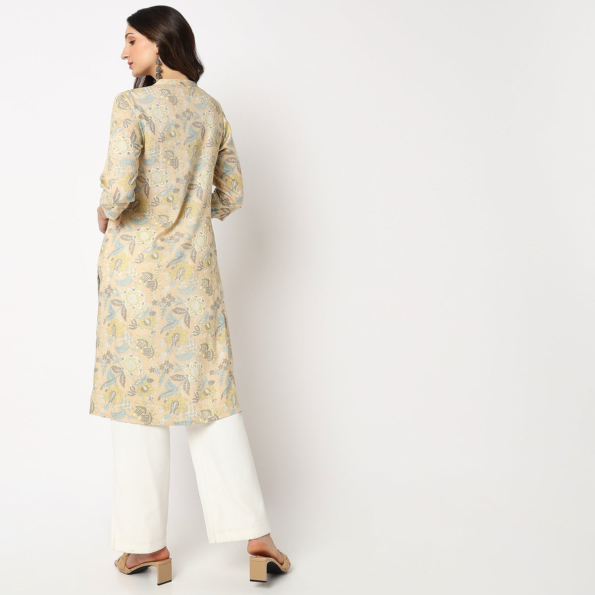 Women Wearing Straight Fit Printed Kurta