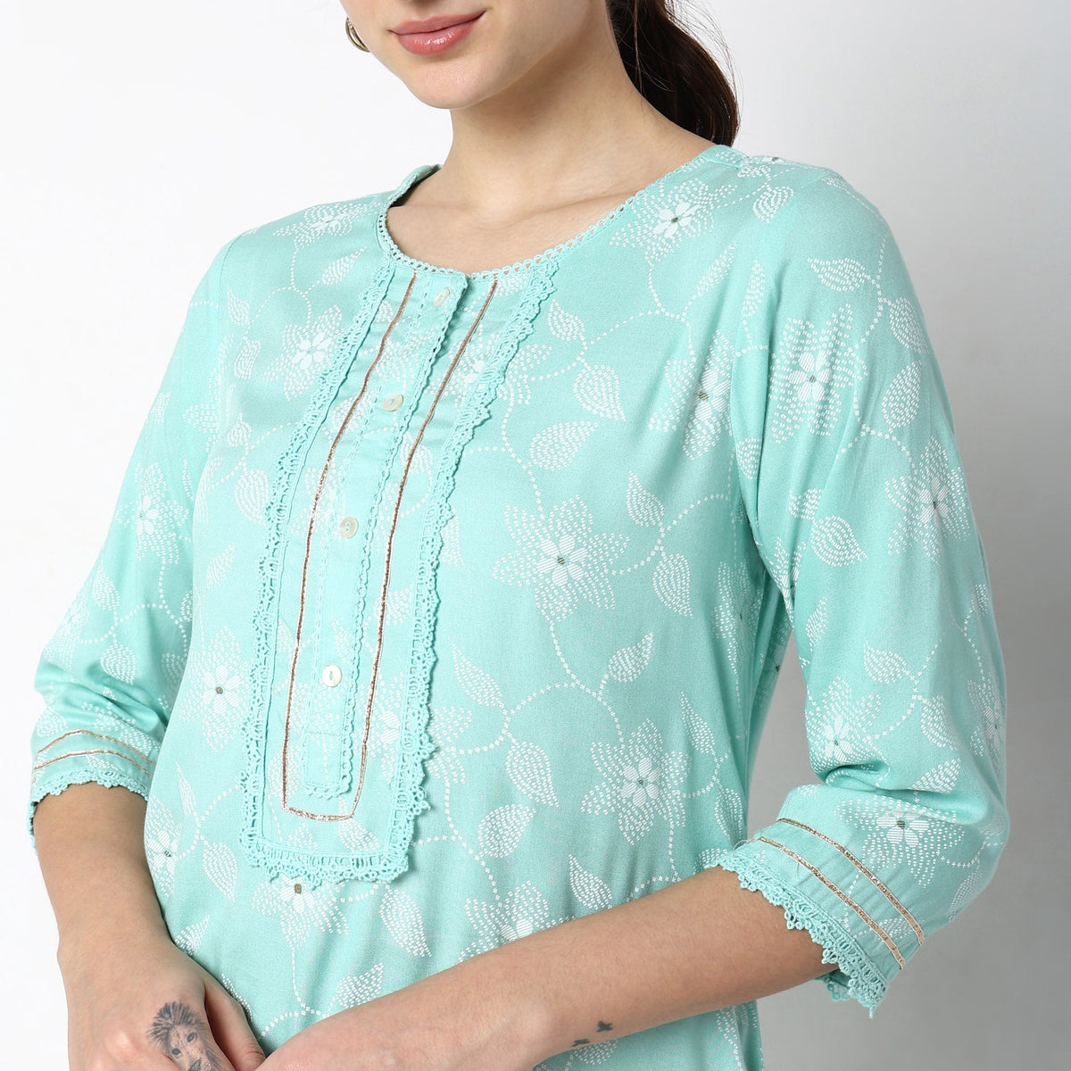 Women Wearing Straight Fit Printed Kurta