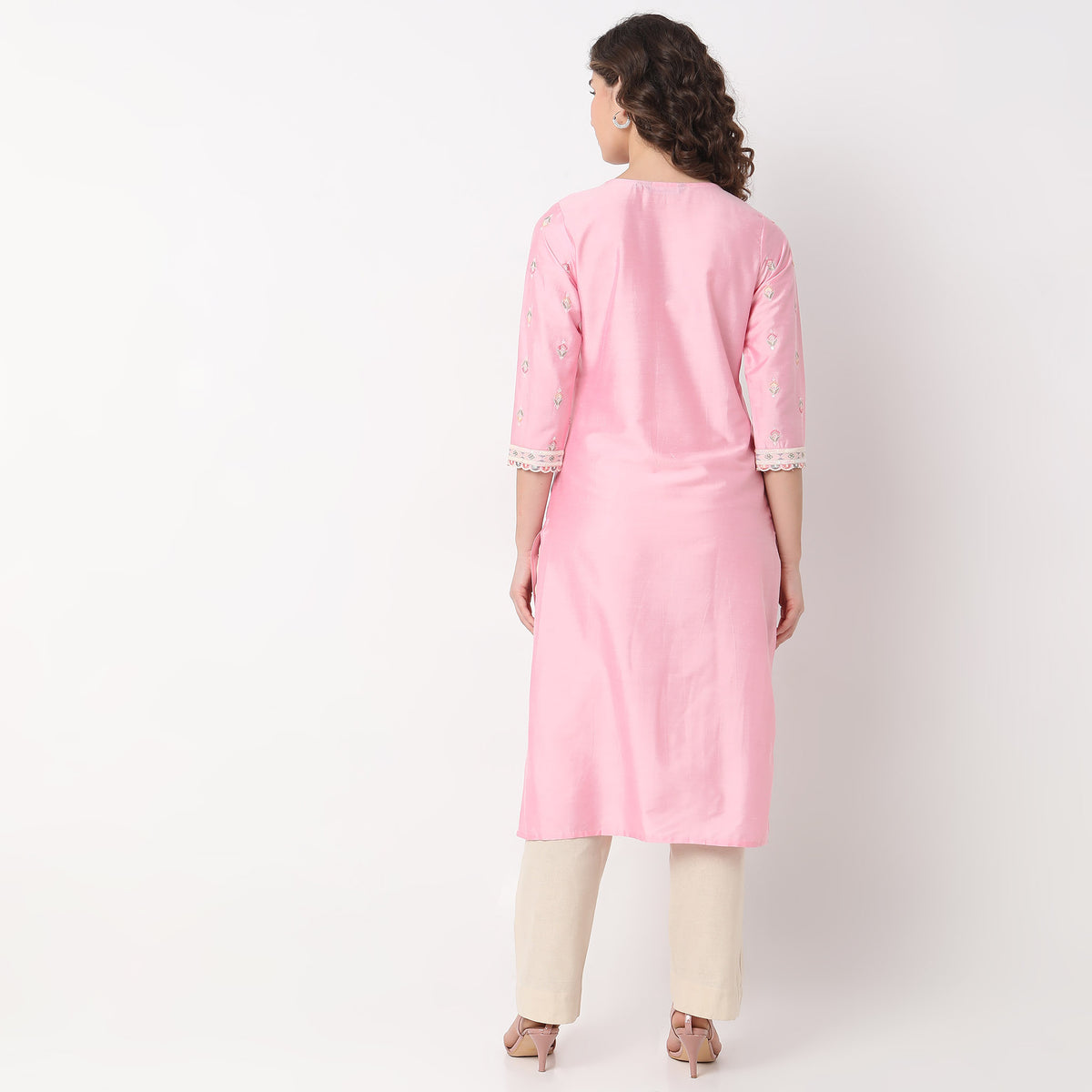 Straight Fit Embroidered Kurta