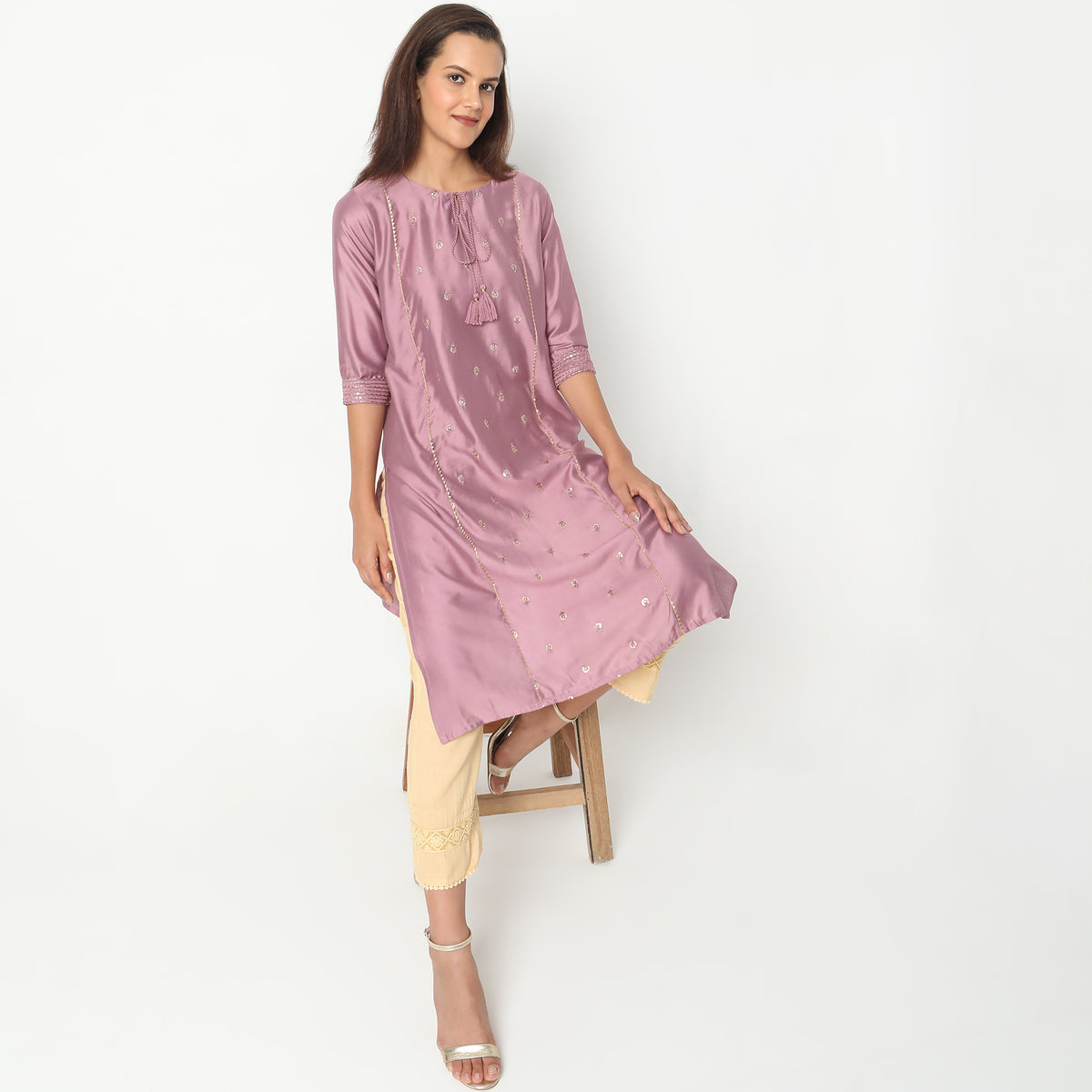 Straight Fit Embroidered Kurta