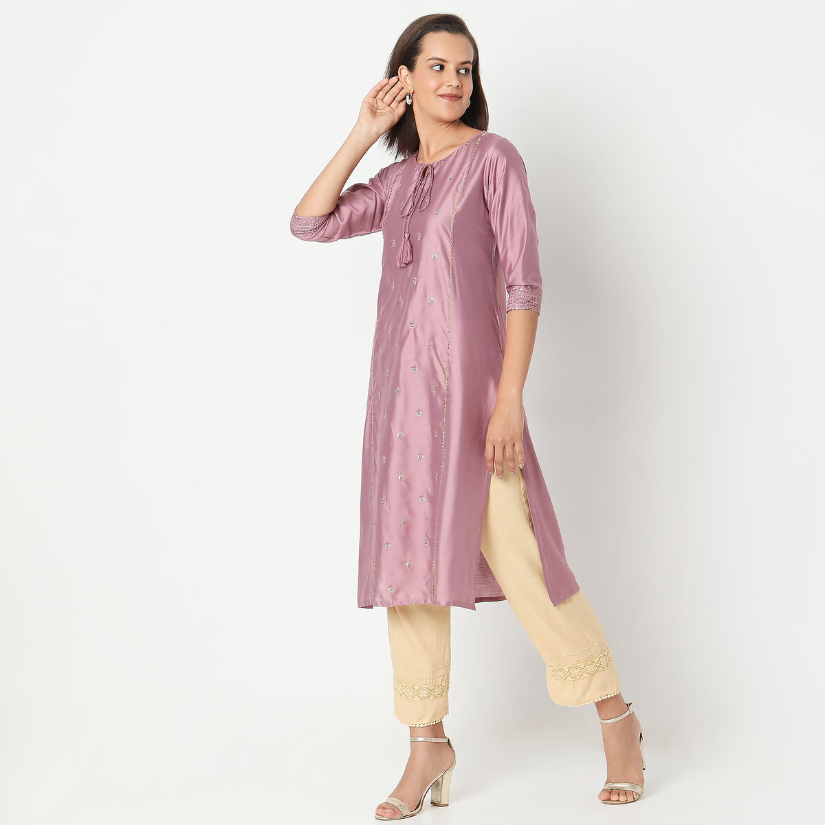 Straight Fit Embroidered Kurta