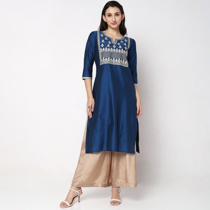 Women Wearing Straight Fit Embroidered Kurta