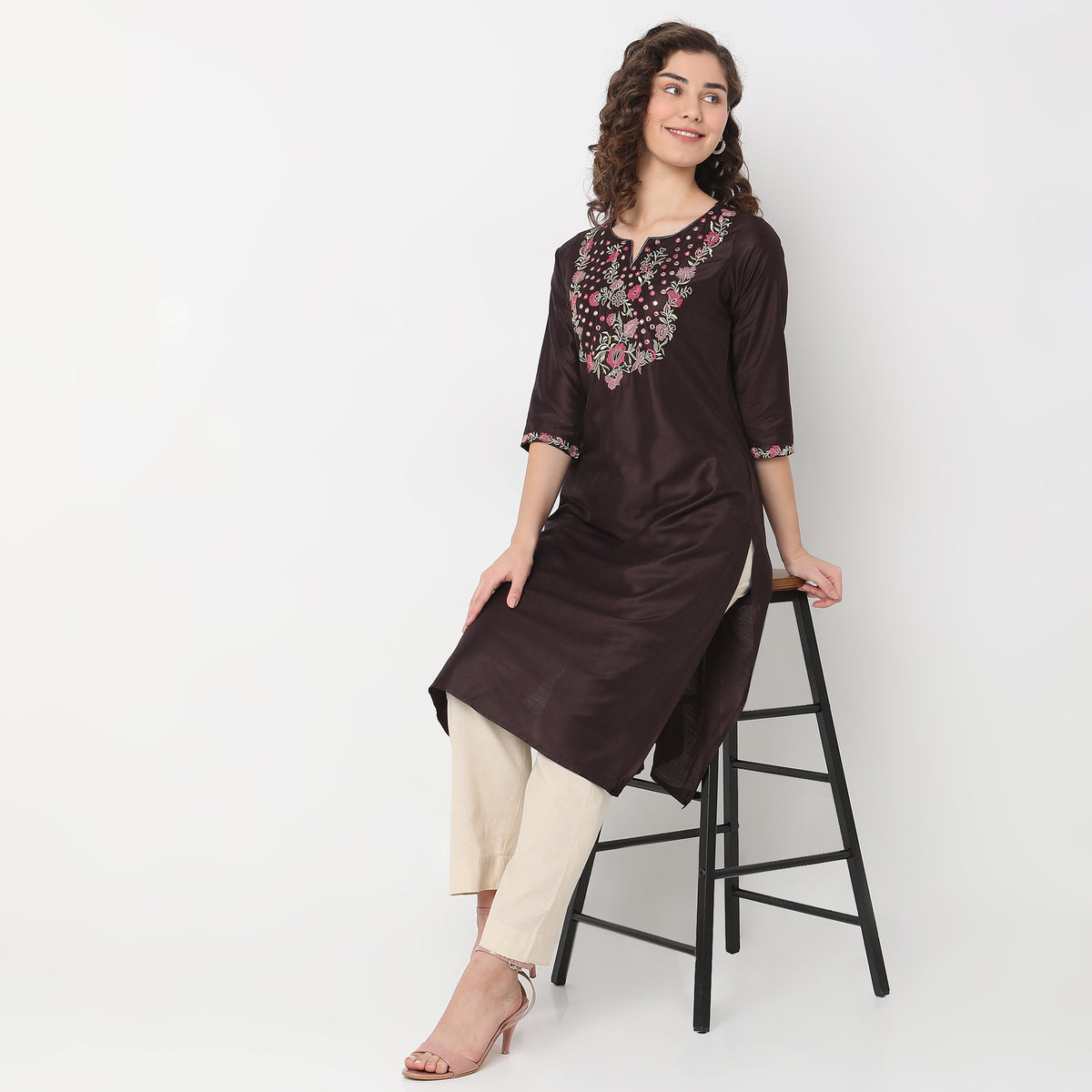 Straight Fit Embroidered Kurta