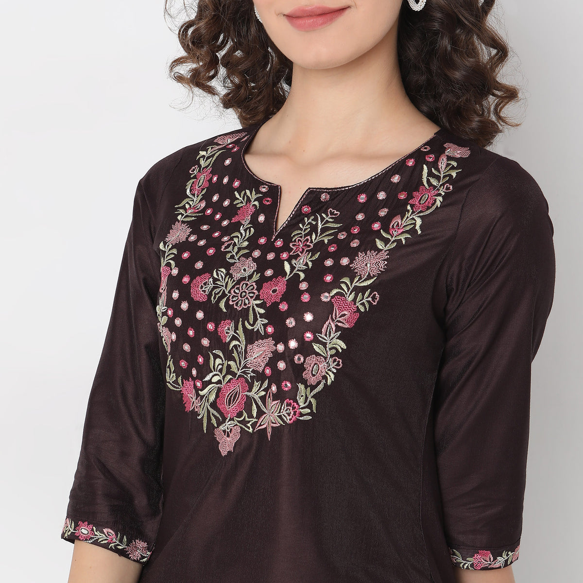 Straight Fit Embroidered Kurta