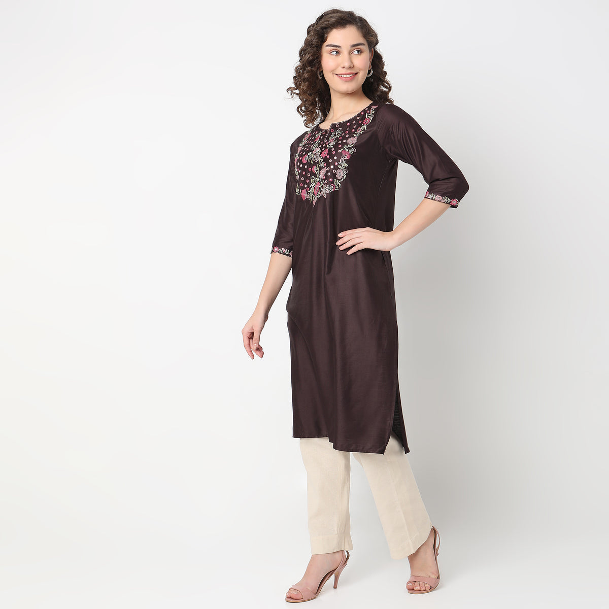 Straight Fit Embroidered Kurta