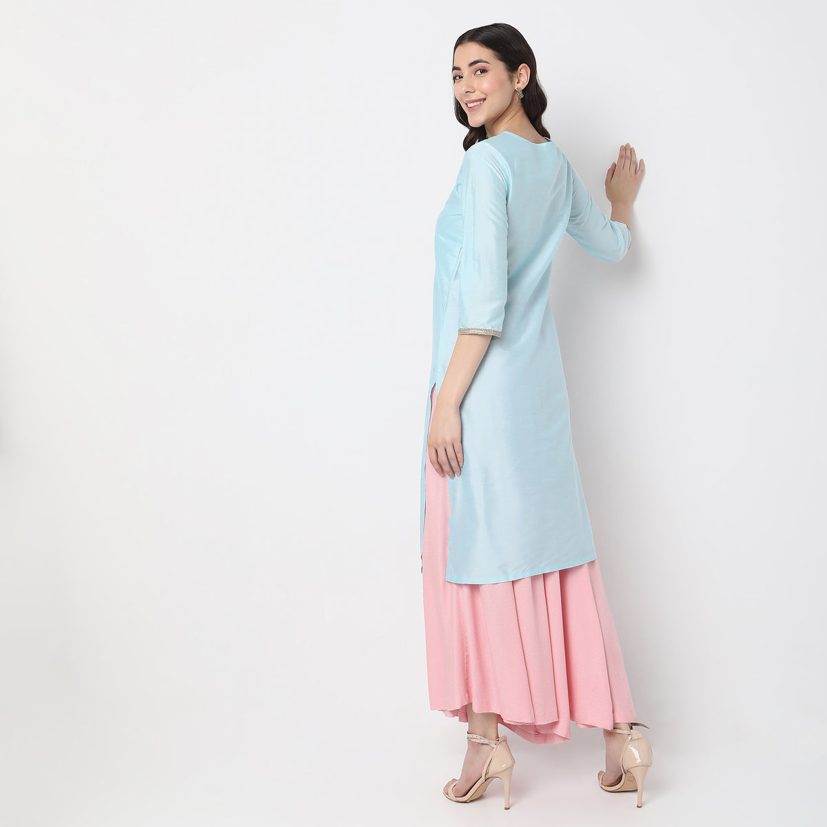 Straight Fit Embroidered Kurta