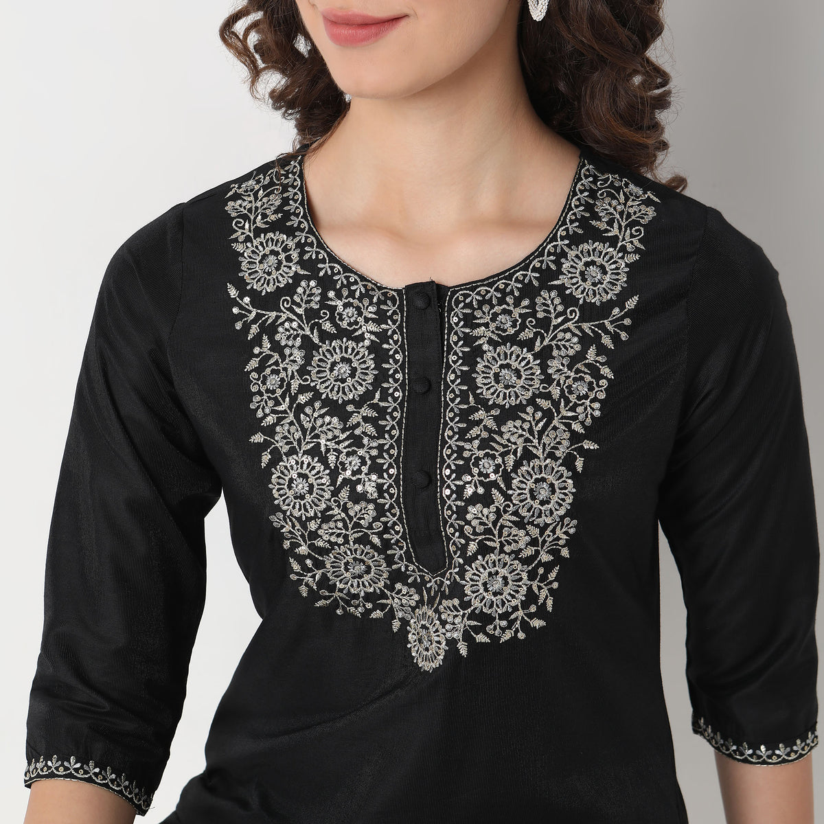 Straight Fit Embroidered Kurta