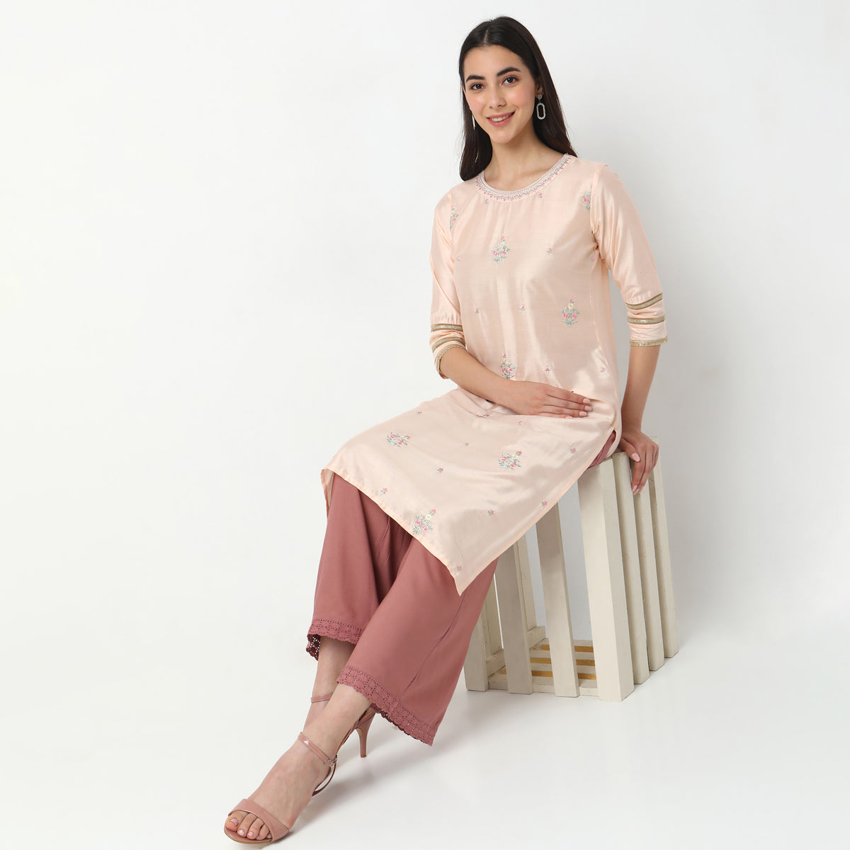 Straight Fit Embroidered Kurta