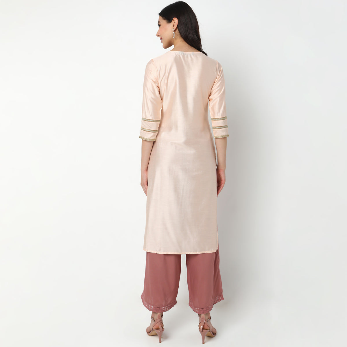 Straight Fit Embroidered Kurta