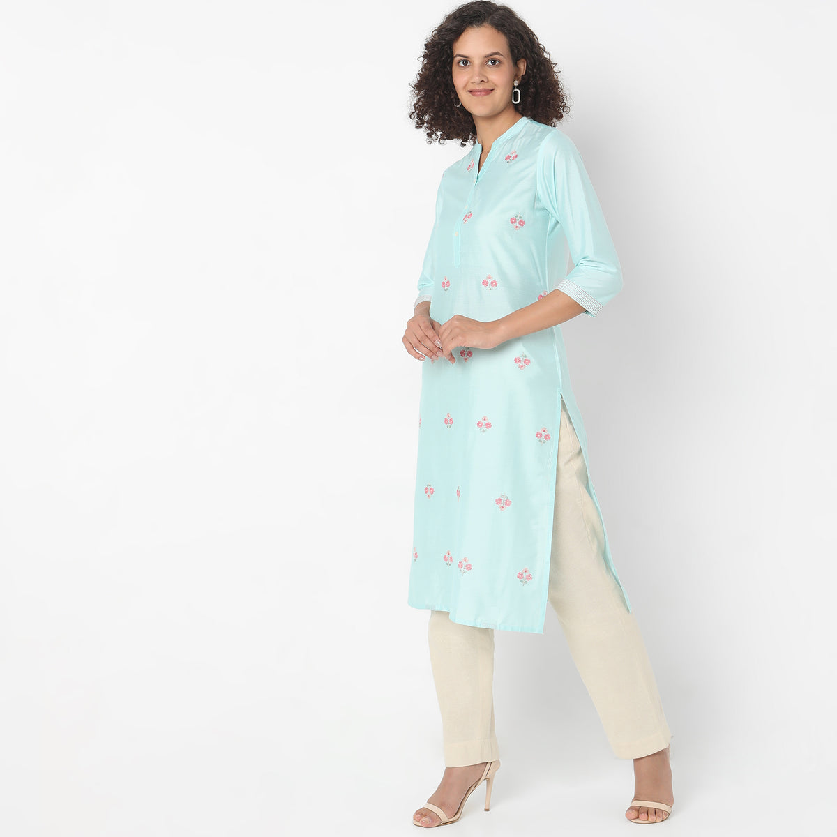 Straight Fit Embroidered Kurta